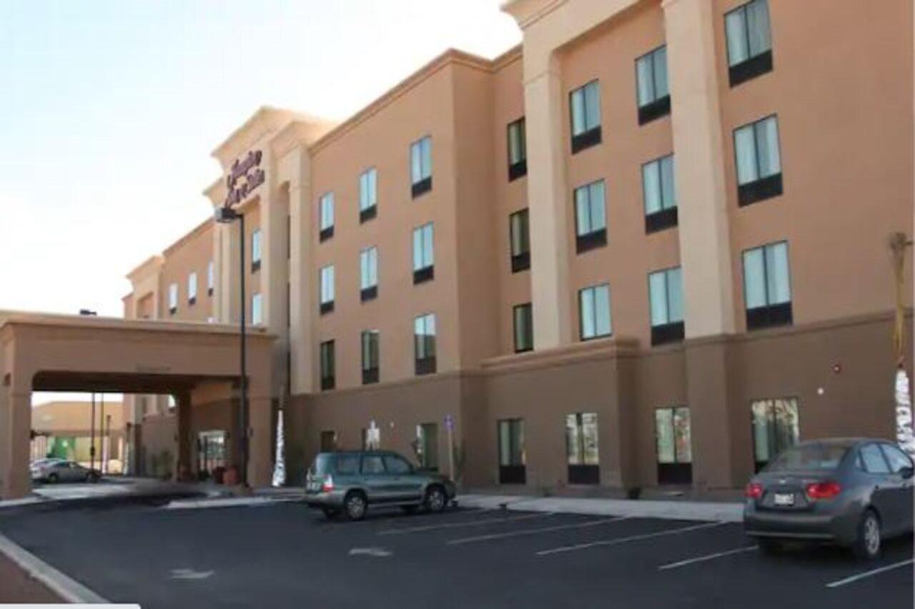 Hampton Inn & Suites Carlsbad Exterior photo