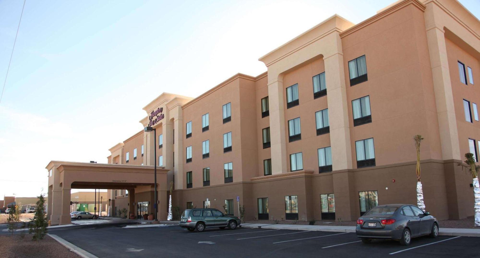 Hampton Inn & Suites Carlsbad Exterior photo