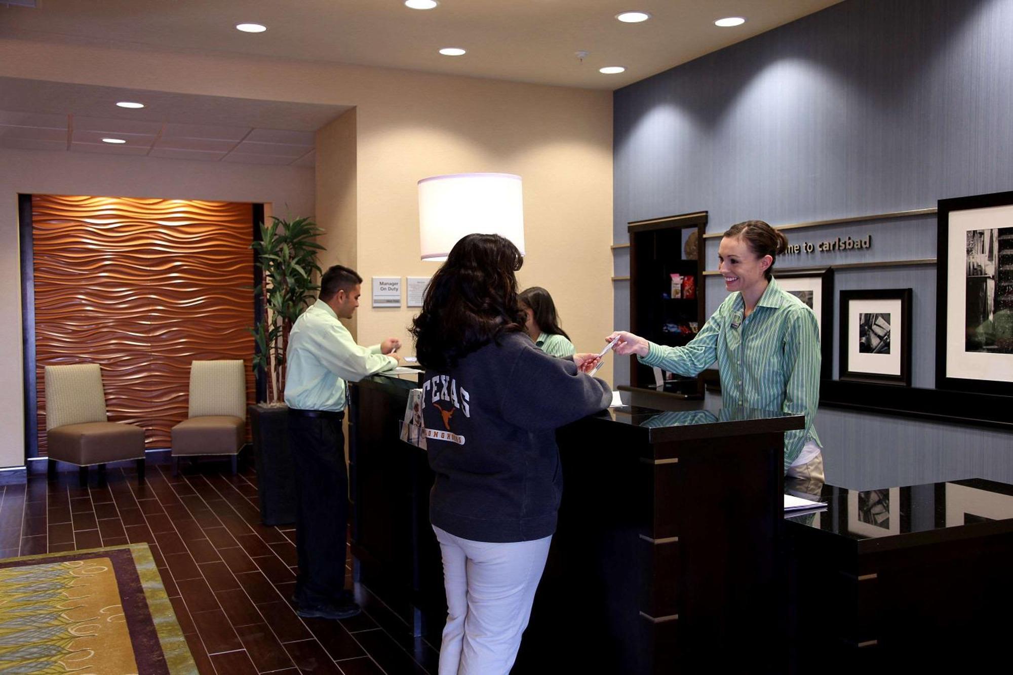 Hampton Inn & Suites Carlsbad Exterior photo